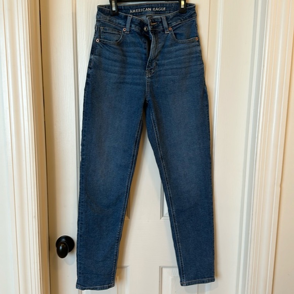 American Eagle High Rise Mom Jean - Picture 1 of 2